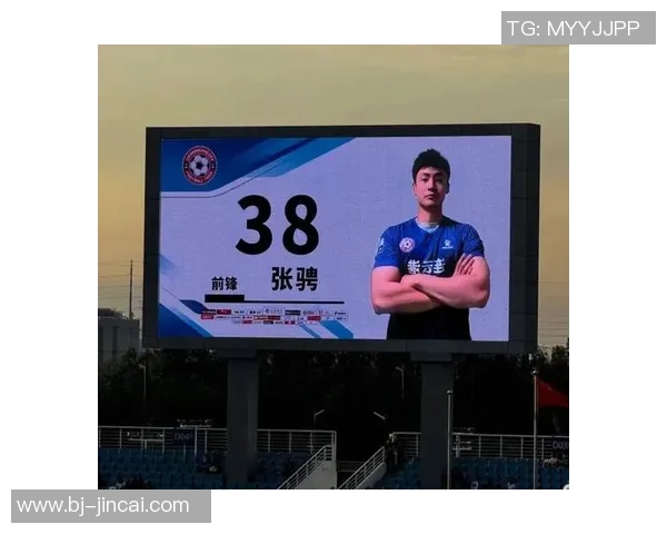 足球明星近期中国行活动精彩纷呈引发球迷热烈追捧与关注